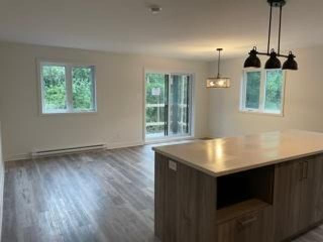 CHÂTEAUGUAY 4 1/2 situé au 3e étage face à la forêt, disponible maintenant