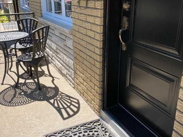 CHATEAUGUAY 5 1/2 HAUT DUPLEX BIEN SITUEE, PLANCHERS BOIS FRANC. 514 567 1848