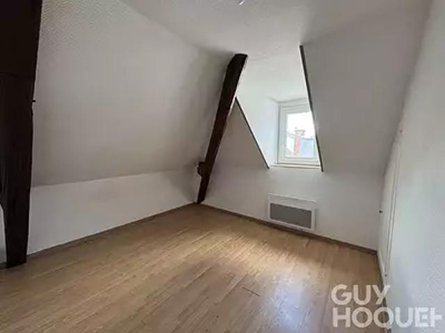 Châteaudun 28200 Location appartement 3 pièces t3 au dernier étage cave