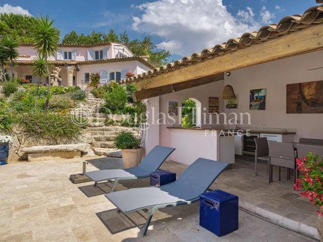 CHATEAUNEUF DE GRASSE Magnifique Villa Provençale avec Vue. 335m² Châteauneuf Grasse