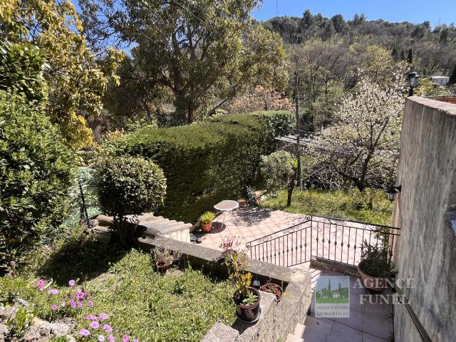 Chateauneuf de Grasse Villa Individuelle 3pièces Vue dégagée Terrain 621 m2