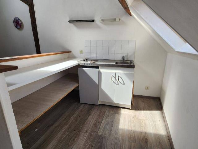 CHATEAUNEUF EN THYMERAIS HYPER CENTRE APPARTEMENT T2