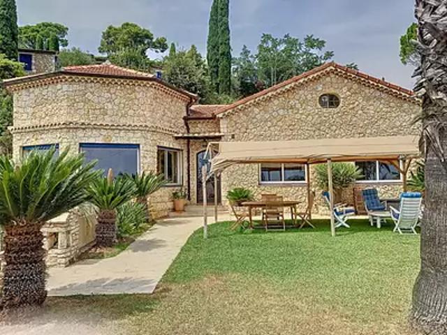 Châteauneuf Grasse 06740 Location maison 6 pièces t6 piscine terrasse