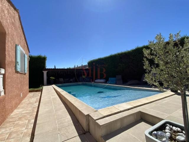 CHATEAUNEUF LE ROUGE CHALEUREUSE MAISON FAMILIALE COMMODITES A PIED