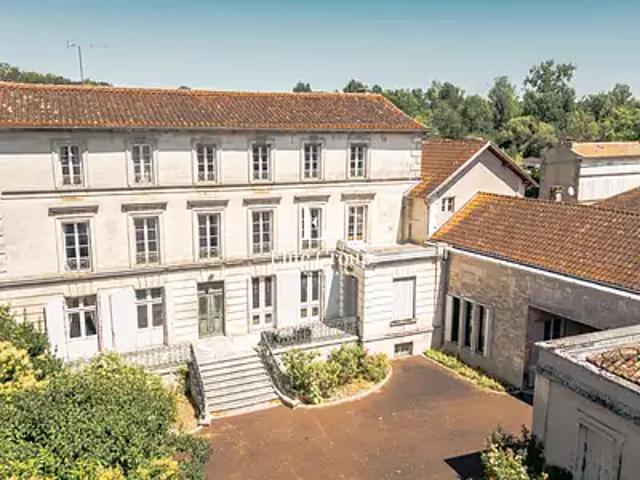 Châteauneuf sur Charente 16120 Achat / Vente maison 10 pièces t10 au dernier étage piscine