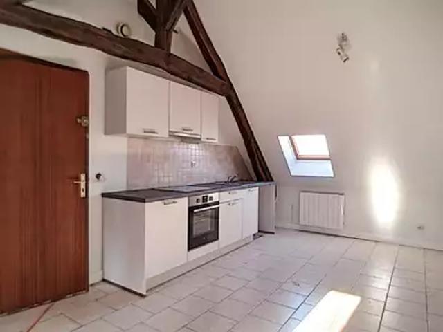 Châteauneuf sur Loire 45110 Location appartement 2 pièces t2 au dernier étage cave