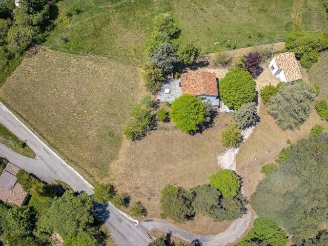 CHATEAUVIEUX 83840 2 Maisons de campagne sur Terrain de 5000 m2
