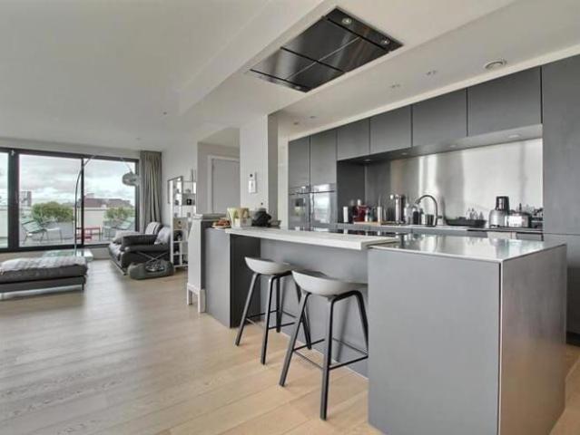 CHATELAIN: Beautiful 3 bedrooms penthouse with 68m² terrace