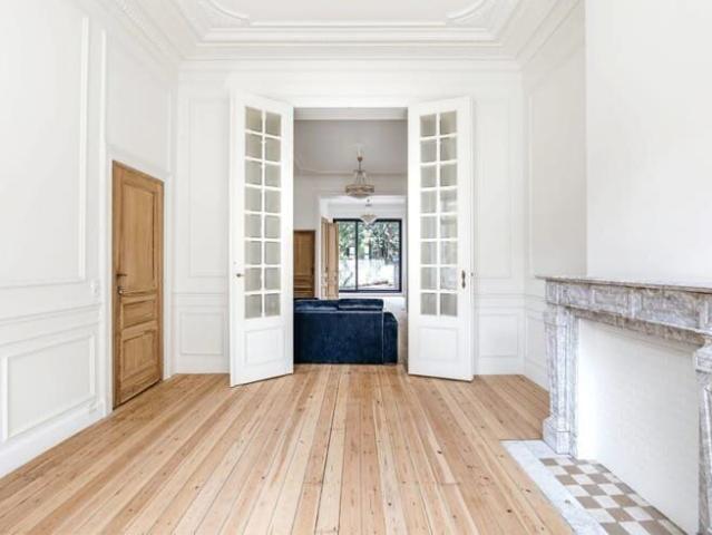 CHATELAIN: Magnificent Private Mansion of approximately 467
