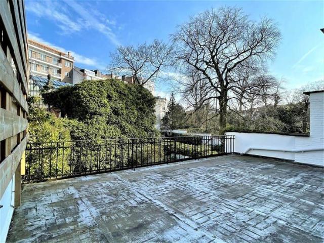 CHÂTELAIN/STEPHANIE: 2nd floor with large terrace S E