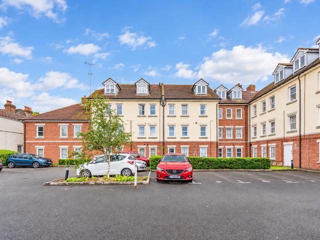 Chatfield House, Southampton Road, Eastleigh SO50, 1 bed flat to rent, £975 pcm | PrimeLocation