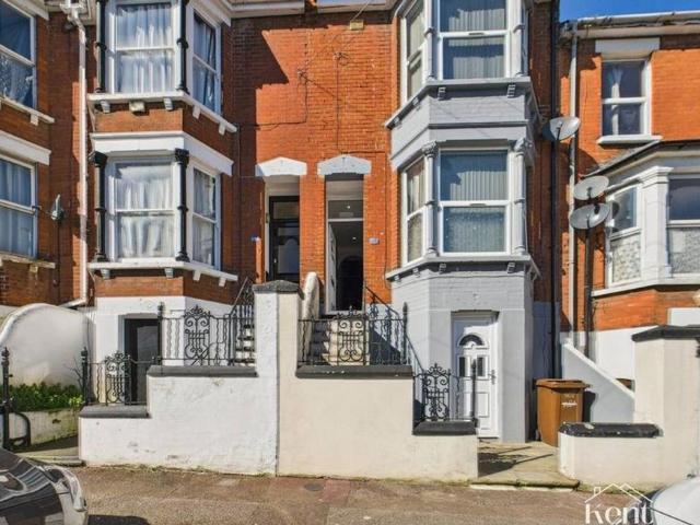Chatham, ME4 1 bed in a house share to rent £625 pcm £144 pw