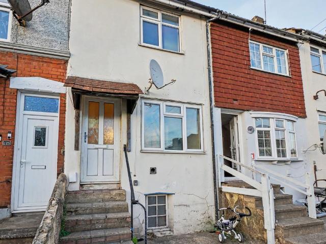Chatham ME4, 2 bed terraced house to rent, £1,100 pcm | PrimeLocation