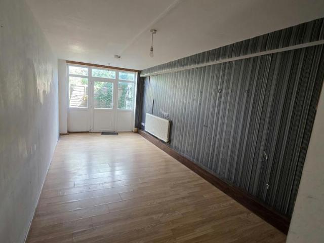 Chatham, ME4 3 bed terraced house to rent £1,250 pcm £288 pw