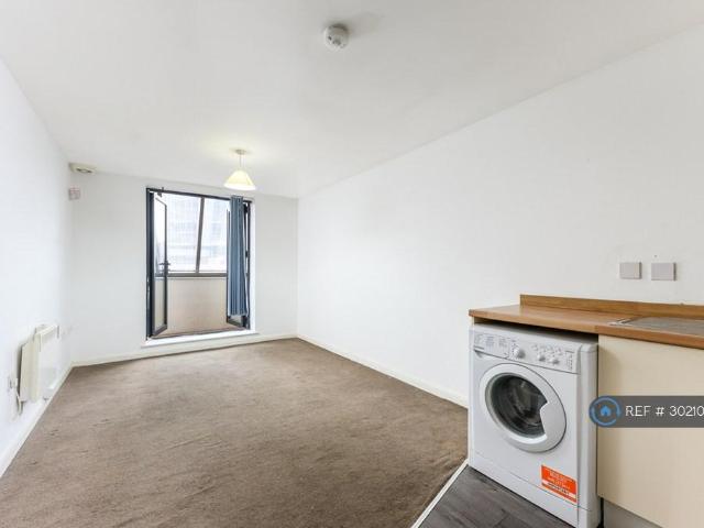 Chatham, Chatham, ME4 2 bed flat to rent £995 pcm £230 pw