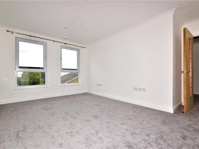Chatham House, WALLINGTON SM6 2 bed apartment to rent £1,650 pcm £381 pw