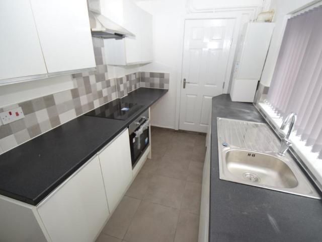 Chatham Street, Stoke On Trent ST1 2 bed terraced house to rent £600 pcm £138 pw