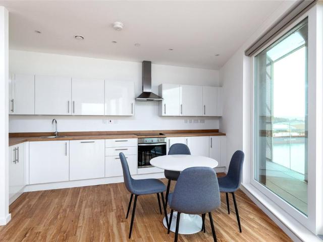 Chatham Waters, North House. 2 bed flat to rent £1,550 pcm £358 pw