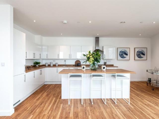 Chatham Waters, North House. 3 bed flat to rent £2,100 pcm £485 pw