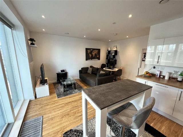 Chatham Waters, South House. 1 bed flat to rent £1,175 pcm £271 pw