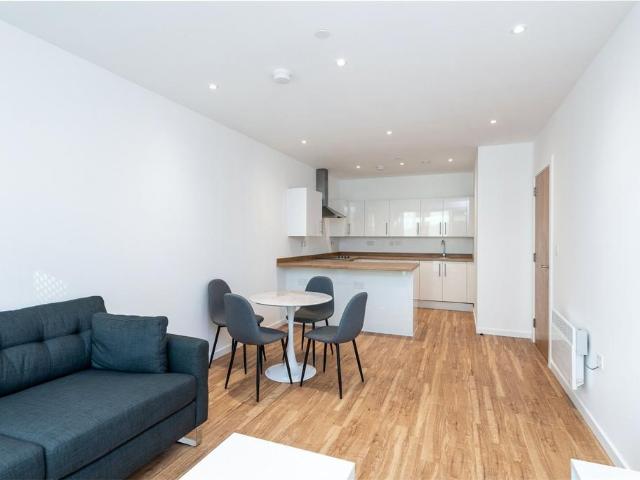 Chatham Waters, South House. 2 bed flat to rent £1,425 pcm £329 pw