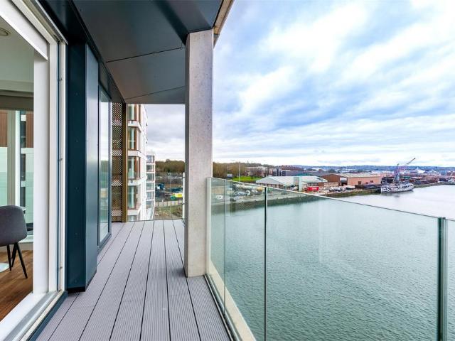 Chatham Waters, South House. 2 bed flat to rent £1,525 pcm £352 pw