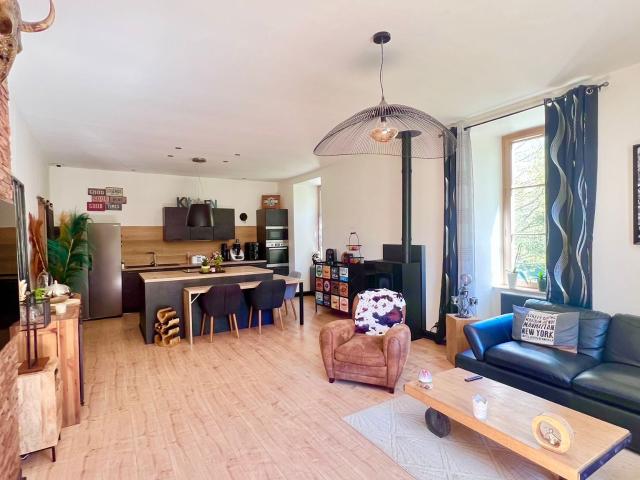 CHATILLON SUR SEINE:Appartement moderne de 130m2 proche du centre ville au cœur de la nature sur 2 hectares