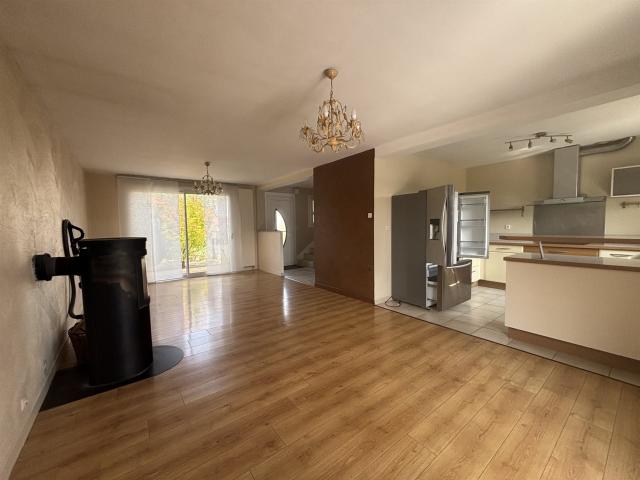 CHATILLON SUR SEINE:Pavillon année 1985 de 130 m2 avec gara. 130m² Châtillon sur Seine