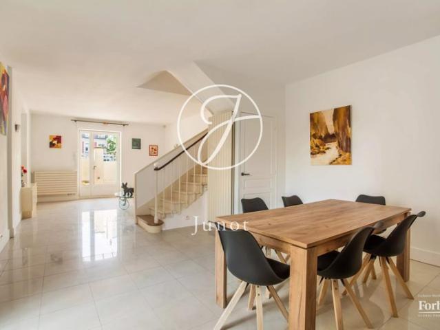 Chatou PLACE MAURICE BERTEAUX / CENTRE VILLE Maison familiale meublée à louer 6 pièces – 193,95m² – 5 chambres – Jardin – 2 terrasses