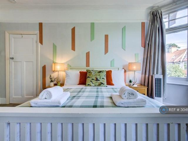 Chatsworth Avenue, London, SW20 4 bed terraced house to rent £4,450 pcm £1,027 pw
