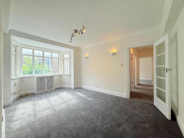 Chatsworth Court, Pembroke Road. 2 bed flat to rent £3,150 pcm £727 pw