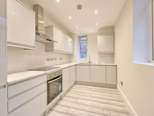 Chatsworth Court, Pembroke Road, Kensington, London, UK W8, 2 bed flat to rent, £3,600 pcm | PrimeLocation