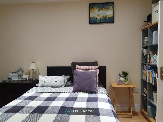 Chatsworth Crescent, Hounslow TW3, Studio to rent, £750 pcm | PrimeLocation