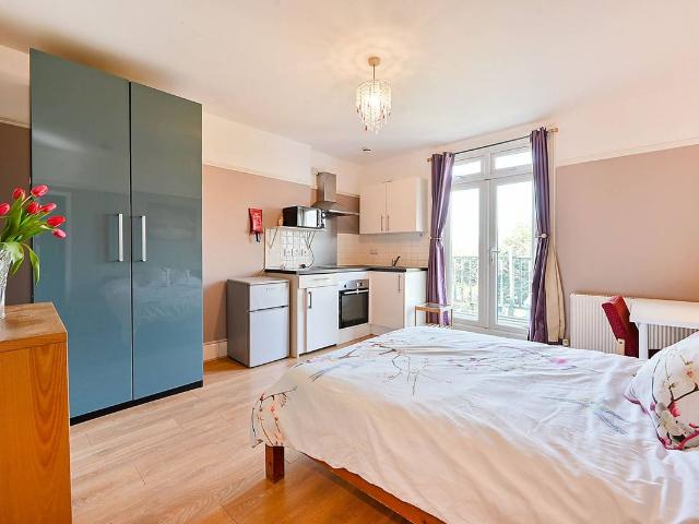 Chatsworth Gardens, Acton, London W3, Studio to rent, £1,550 pcm | PrimeLocation