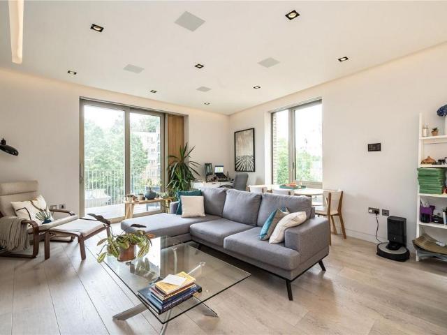 Chatsworth House, London SE1 2 bed flat to rent £4,750 pcm £1,096 pw