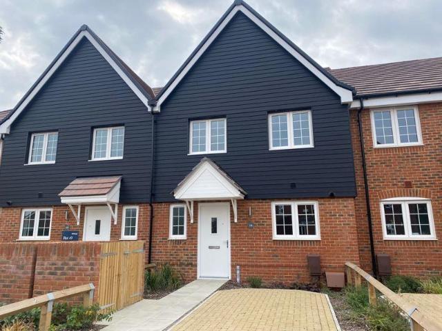 Chatsworth Road, Chichester 3 bed terraced house to rent £1,695 pcm £391 pw