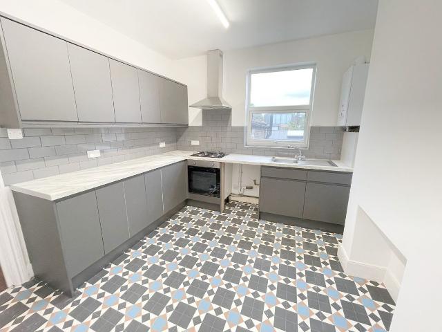 Chatsworth Road, Hackney E5, 3 bed maisonette to rent, £2,650 pcm | PrimeLocation