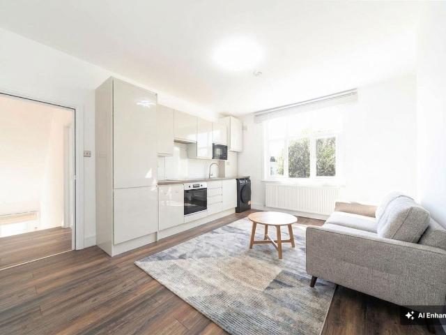 Chatsworth Road, London NW2, 2 bed flat to rent, £2,375 pcm | PrimeLocation