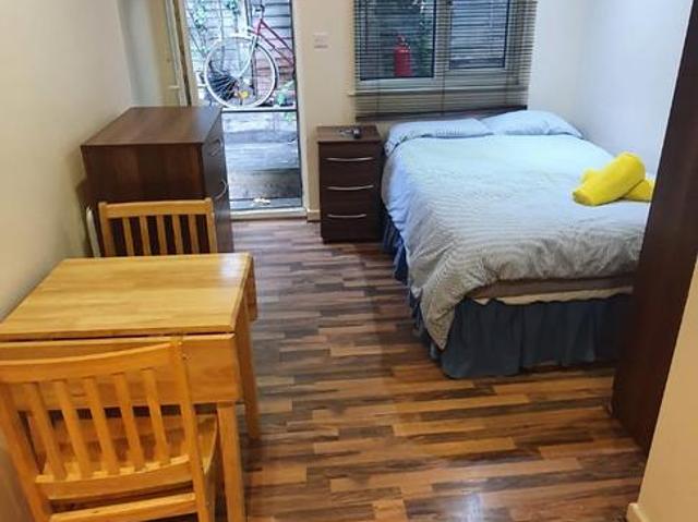 Chatsworth Road, London NW2 Studio to rent £1,220 pcm £282 pw
