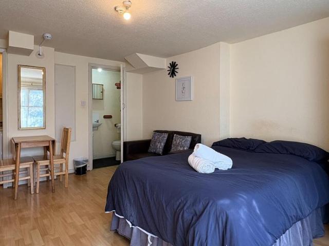 Chatsworth Road, London NW2 Studio to rent £1,378 pcm £318 pw