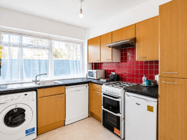 Chatsworth Road, London, CR0 2 bed flat to rent £1,800 pcm £415 pw