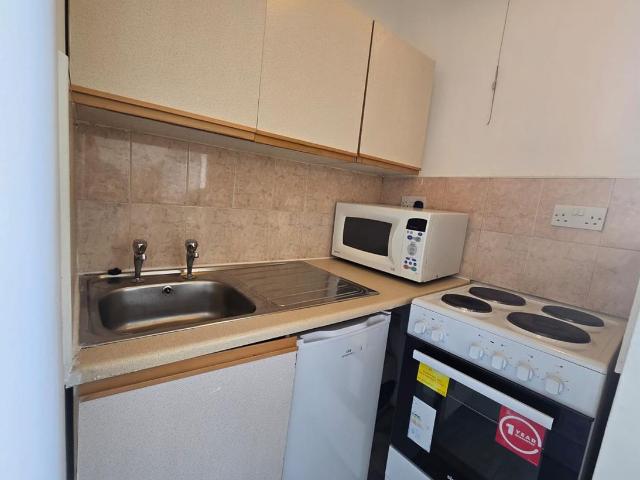 Chatsworth Road, London E5, 1 bed flat to rent, £1,436 pcm | PrimeLocation