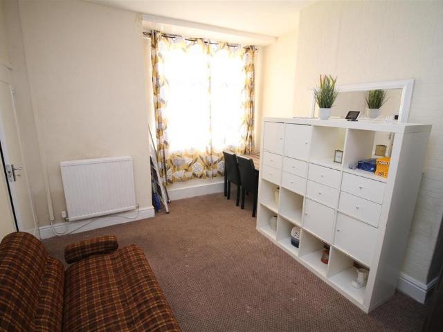 Chatsworth Road, Manchester, M18 7AF, United Kingdom | Room for rent #131709859 | Rentberry