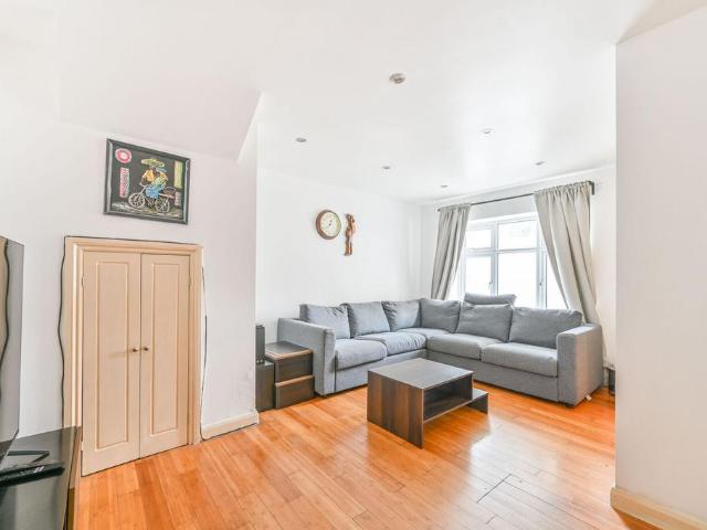 Chatsworth Road, Mapesbury Estate. 2 bed flat to rent £3,034 pcm £700 pw