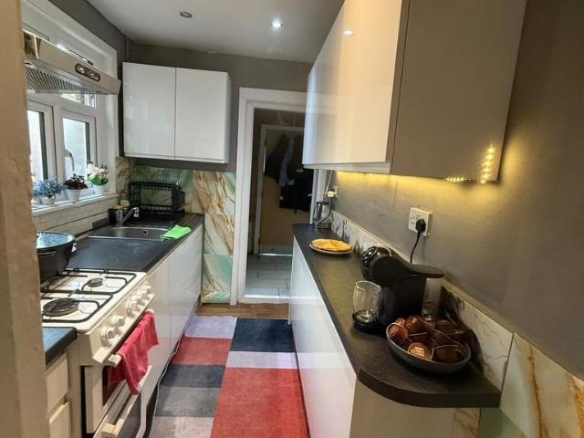 Chaucer Avenue, Hounslow TW4 4 bed semi detached house to rent £2,800 pcm £646 pw
