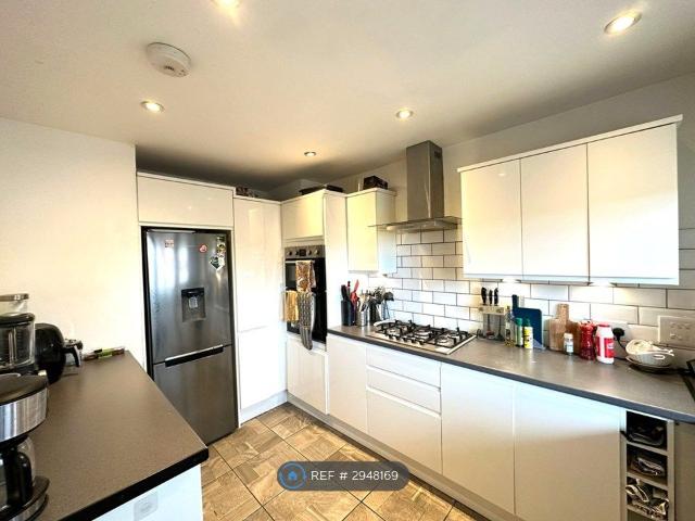 Chaucer Court, London N16, 5 bed flat to rent, £4,750 pcm | PrimeLocation