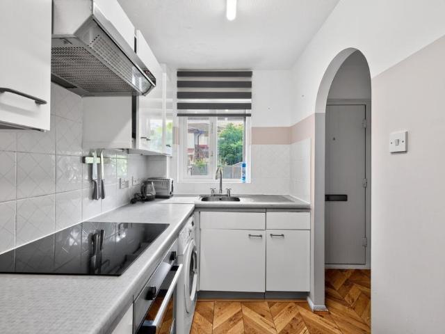 Chaucer Drive London SE1 1 bed end of terrace house to rent £1,850 pcm £427 pw