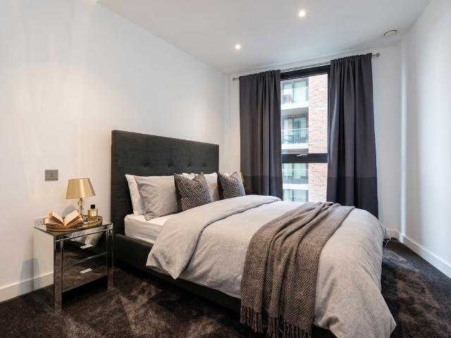 Chaucer Gardens, London E1, 1 bed flat to rent, £3,300 pcm | PrimeLocation