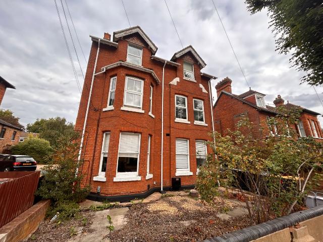 Chaucer Road, Bedford MK40, 2 bed flat to rent, £1,100 pcm | PrimeLocation