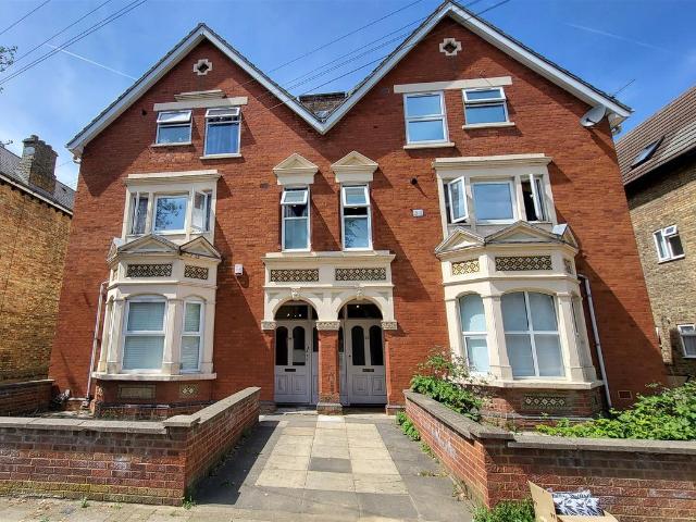 Chaucer Road, Bedford MK40, 2 bed flat to rent, £1,250 pcm | PrimeLocation